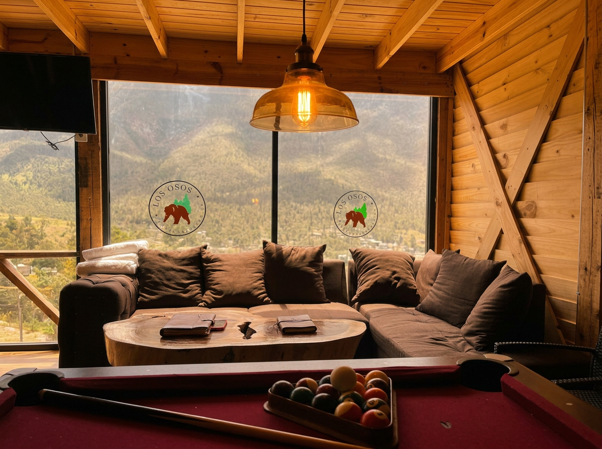 Mesa de billar y sala con vista a la montaña